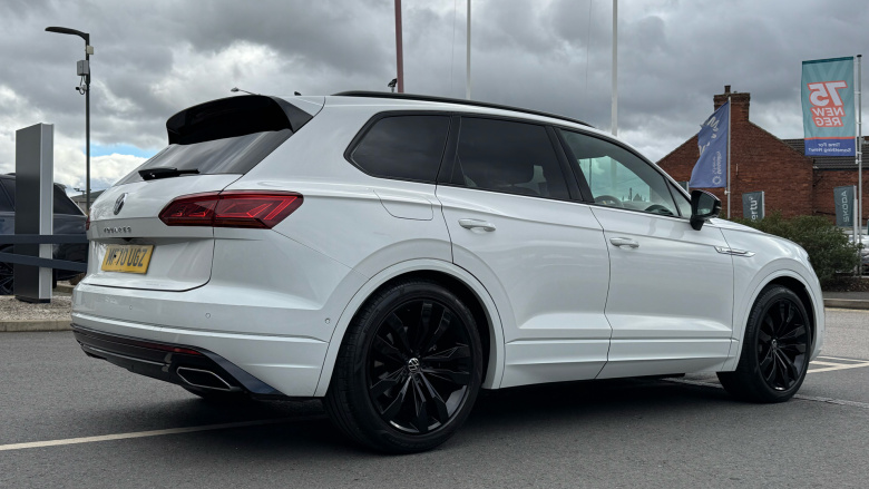 Volkswagen Touareg 3.0 V6 TDI 4Motion Black Edition 5dr Tip Auto Diesel Estate